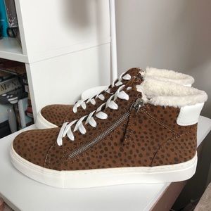 Universal Thread Tilly Brown Faux Sherpa Lined High Top Fashion Sneakers Size 9